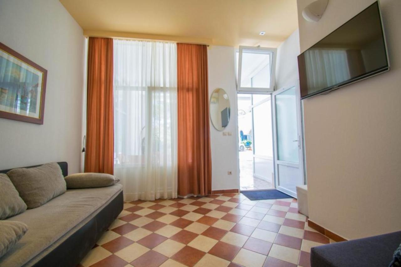 Villa Kameni Dvori 巴什卡沃达 外观 照片
